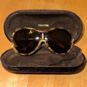Tom Ford Women's Sunglasses - Black and Gold